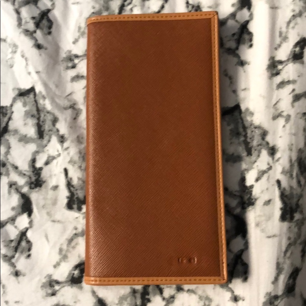 Guess and long wallet